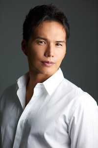 iナレーション：市原隼人